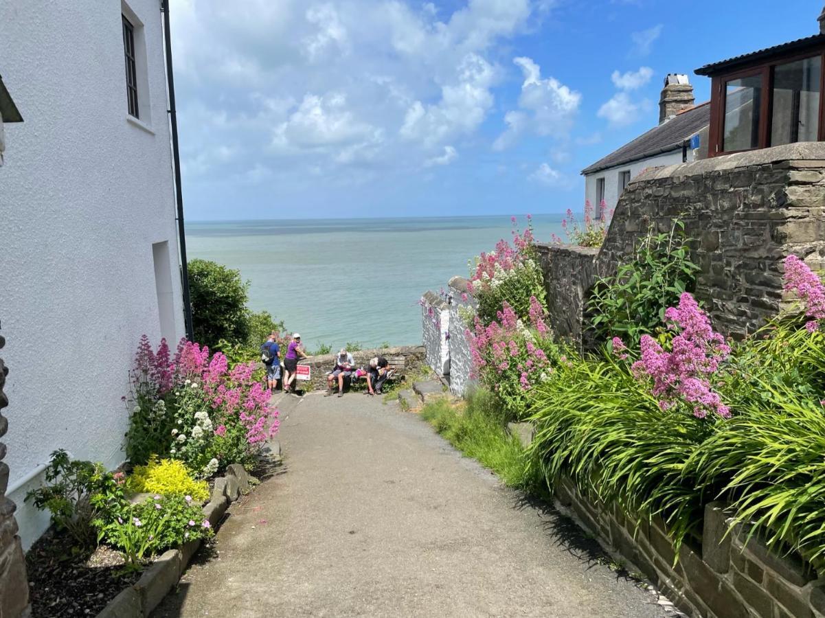 Entire Cozy Chalet In Bideford Bay Holiday Park Buitenkant foto